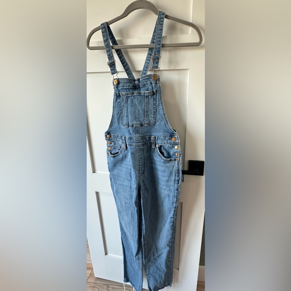Universal Threads Women’s Denim Overalls Size 2/26 Raw Hem Jean